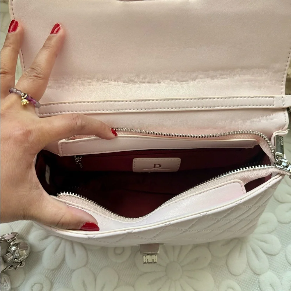 Women Quilted Flap Handbag in Composite Calfskin Leather Crossbody Bag - Picture 6 of 8